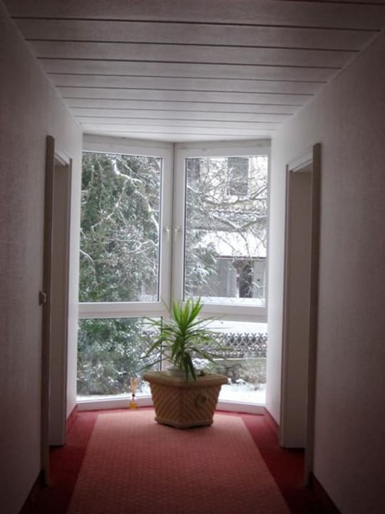 Flur zu den Zimmern Golfhotel König