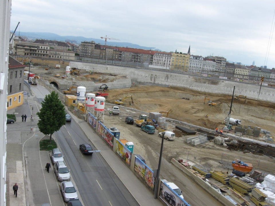 Blick auf Großbaustelle Richtung Südbahnhof Premier Inn Wien City Hauptbahnhof
