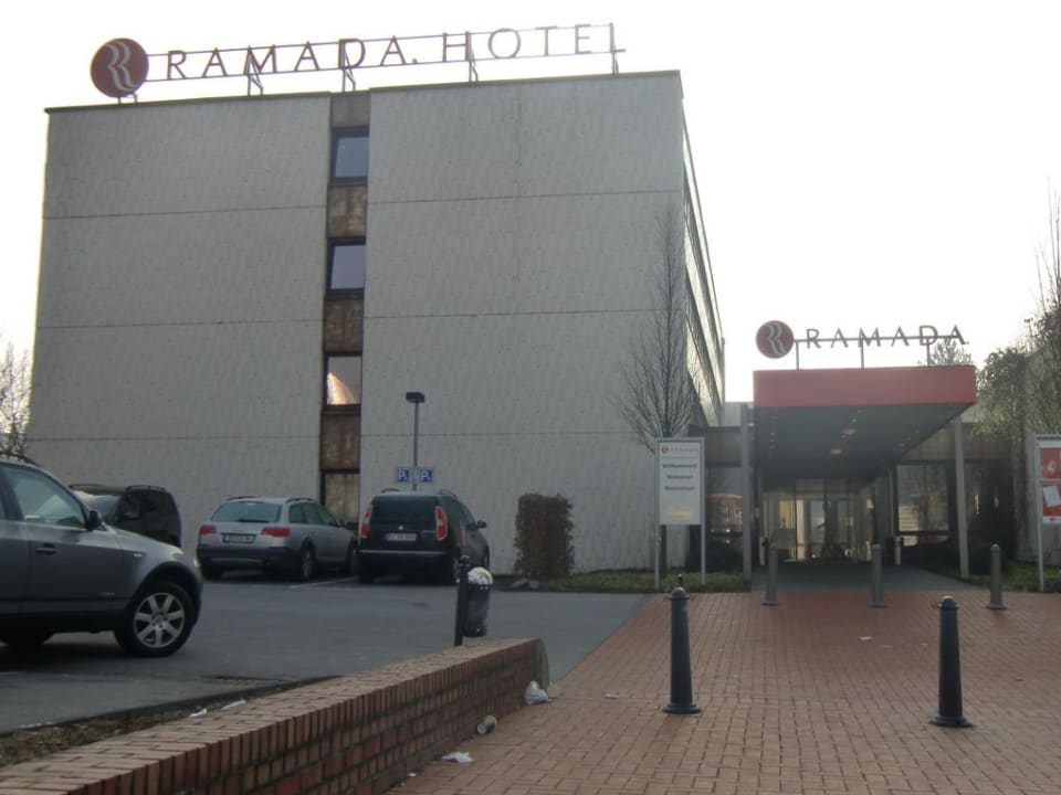 Das Hotel von außen H+ Hotel Bochum