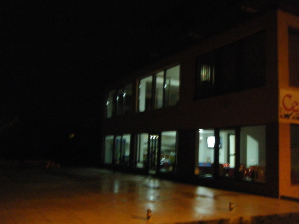Terrasse und Pension am Abend Villa Cetatuia