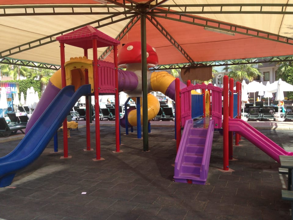 Überdachter Spielplatz Hane Family Resort