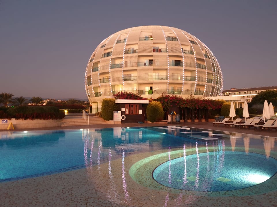 Pool Gold Island Selected