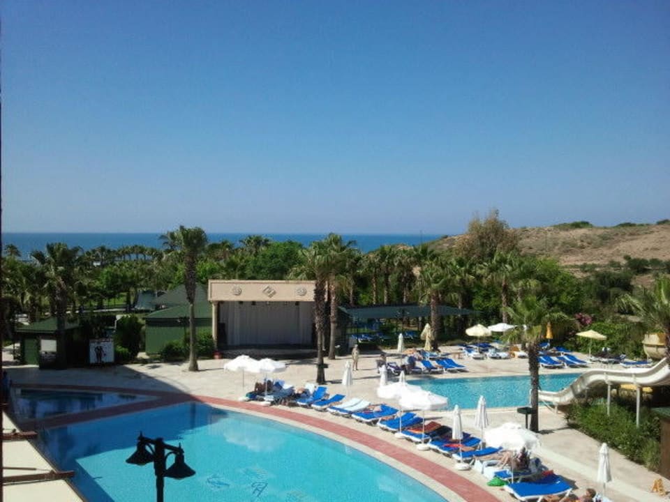 Pool und Bühne Royal Atlantis Beach Hotel