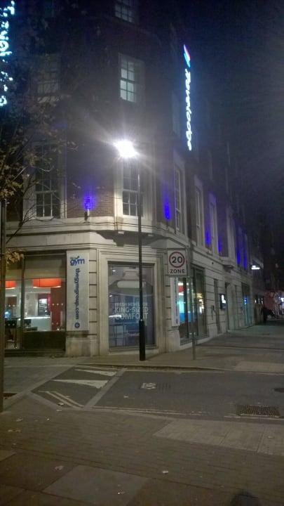 Hotel bei Nacht Hotel Travelodge Waterloo