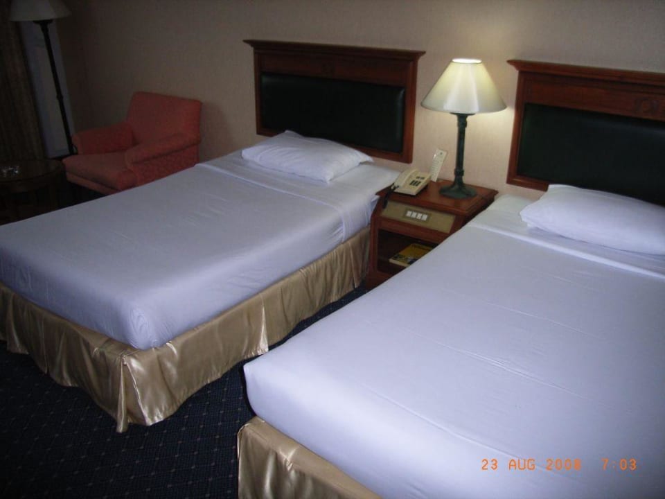 Betten im Zimmer Royal Benja Hotel