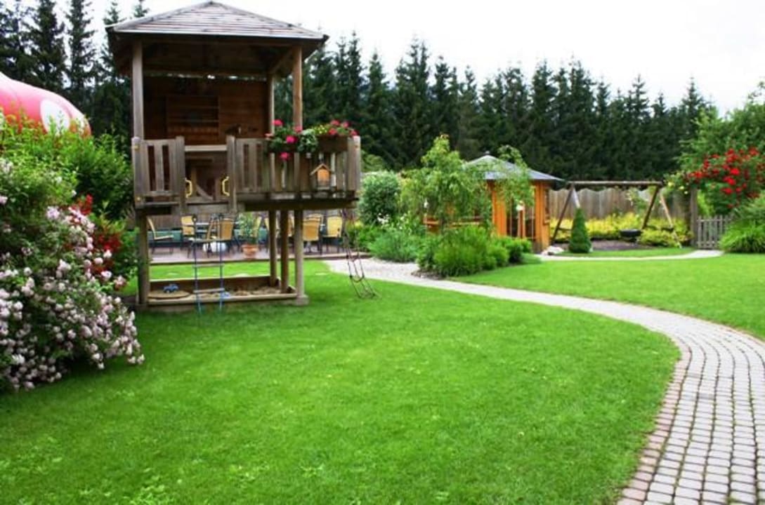 Schöner großer Garten Bliem's Familienhotel