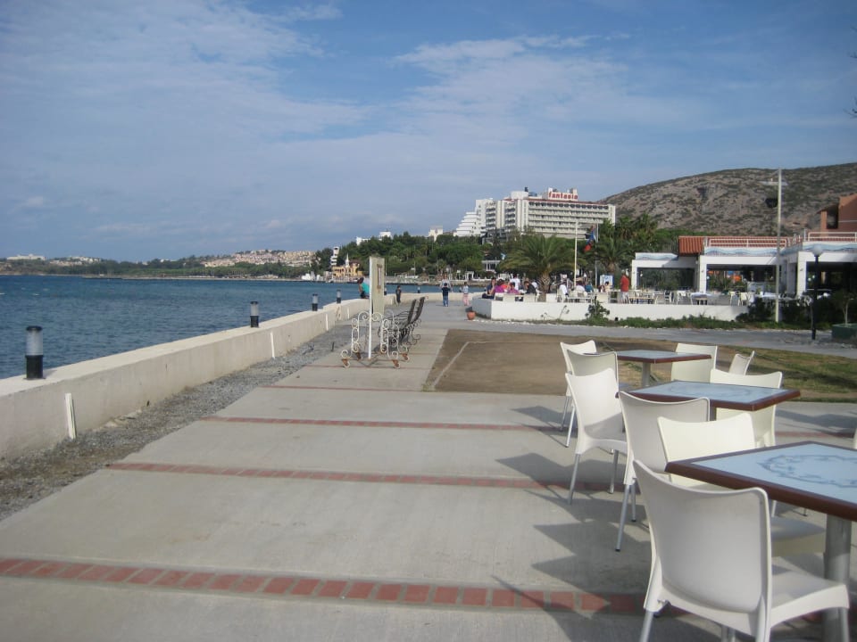 Vor dem Restaurant Ephesia Holiday Beach Club