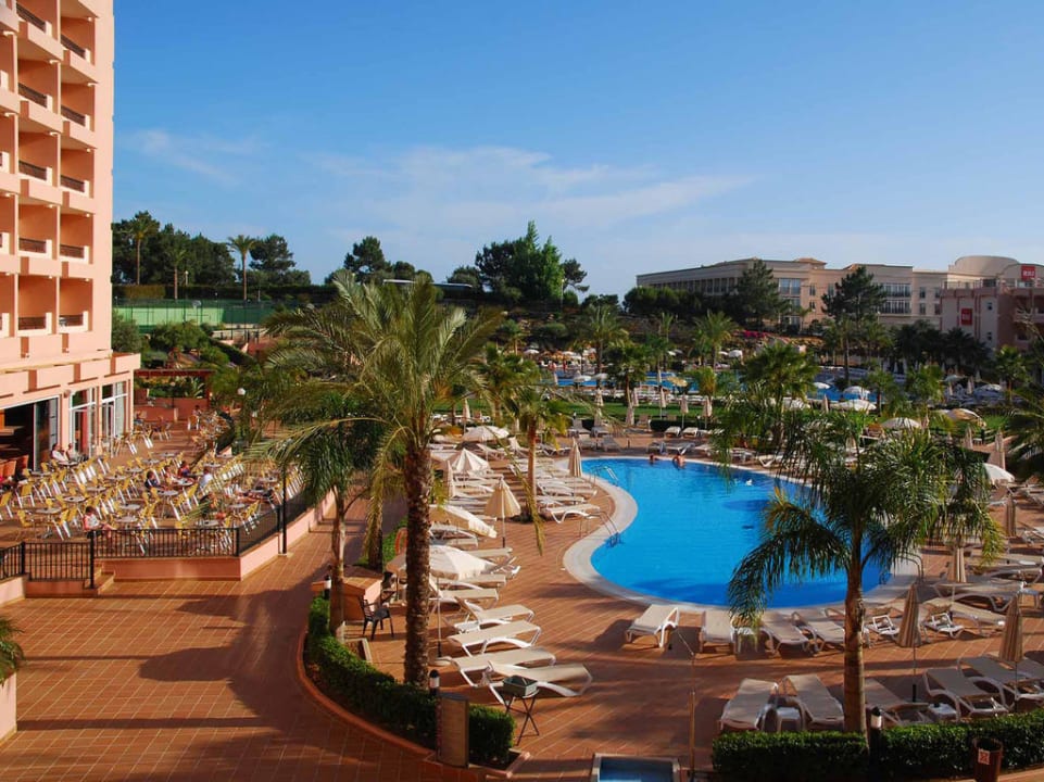 Pool und Terrasse der Bar 3HB Guaraná - All Inclusive