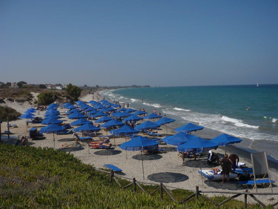 Strand linksseitig Neptune Luxury Resort