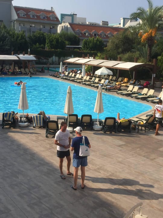 Am Pool  Side Breeze Hotel