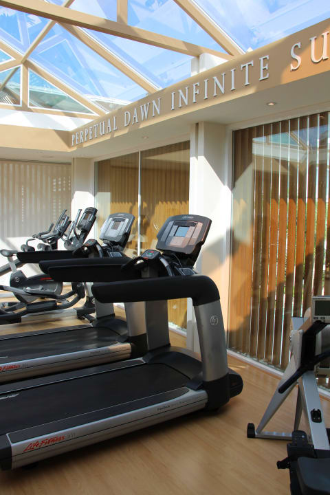 Fitnessraum über dem Restaurant mit Blick zum Pool Chi Samui Resort