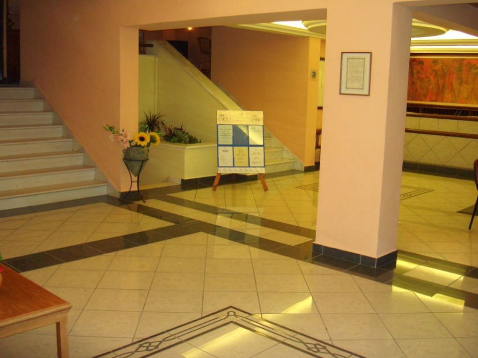 Lobby vom Eingang Castello Village Resort
