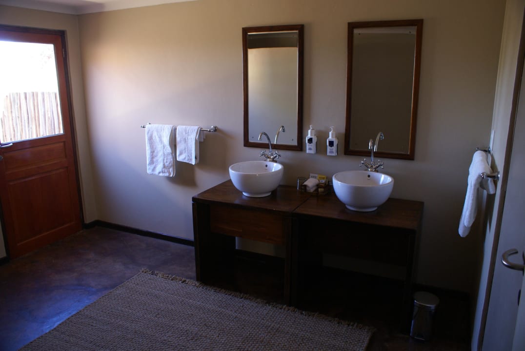 Übergroßes Badezimmer Intu Afrika - Zebra Kalahari Lodge