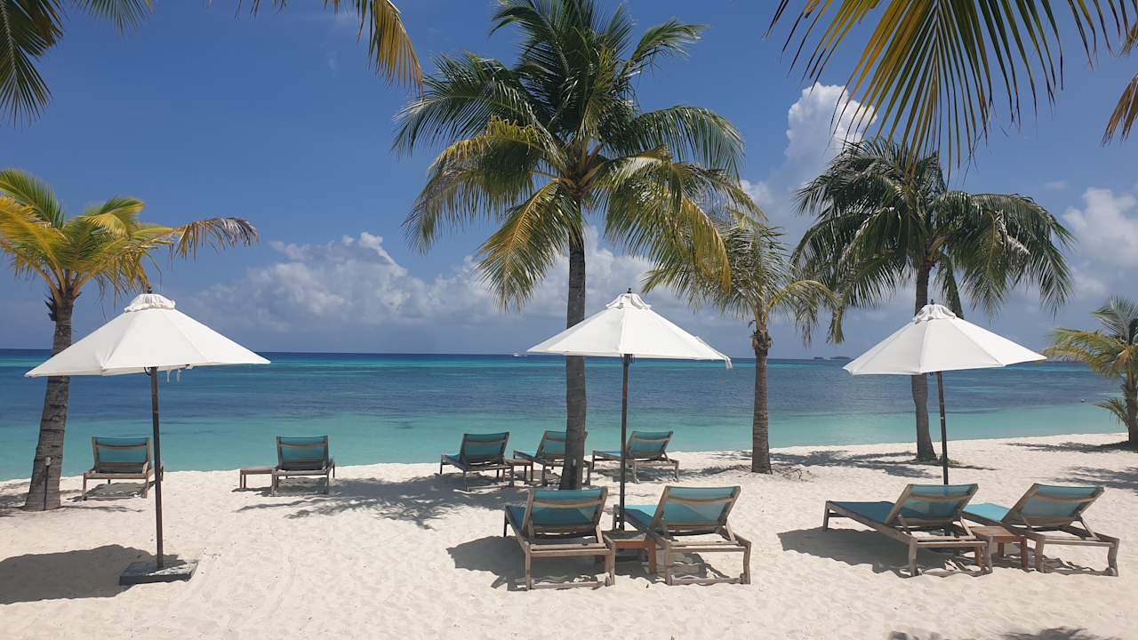 Strand Kuredu Island Resort & Spa