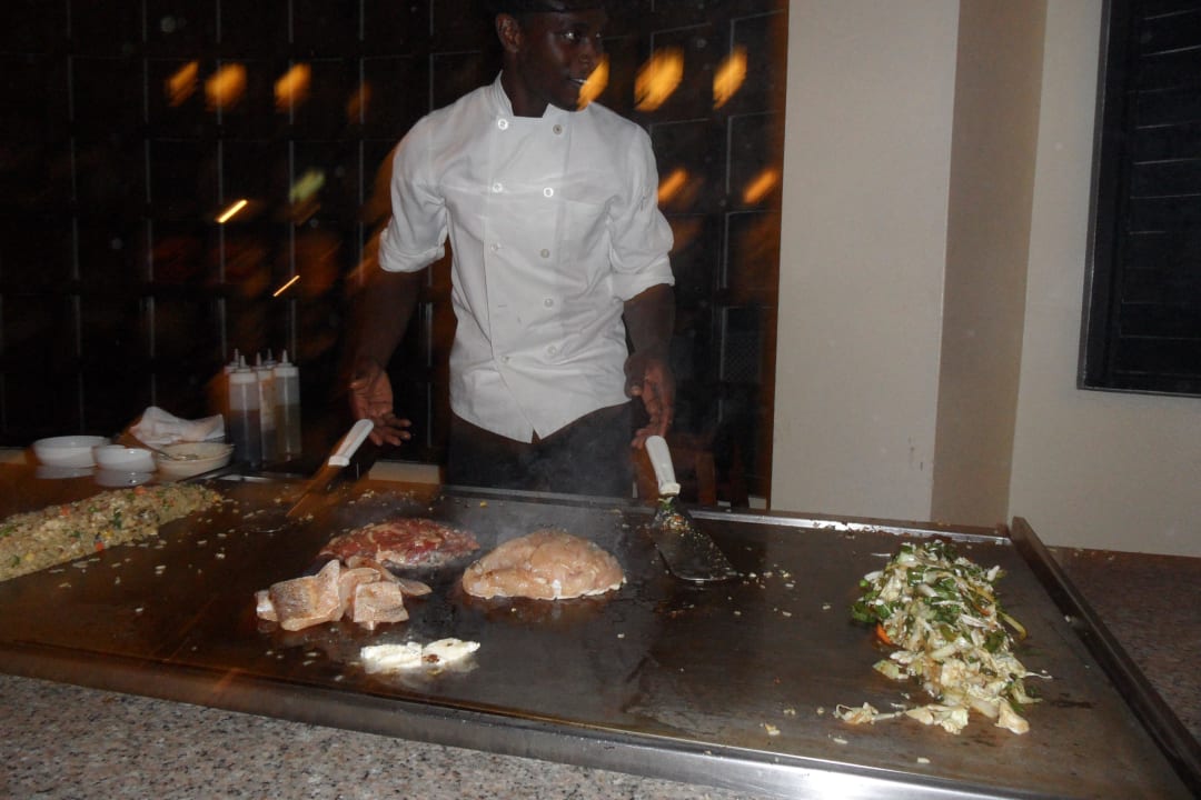 Zubereitung am Tisch  - Japanisches Restaurant Jewel Paradise Cove Beach Resort and Spa - Adults only