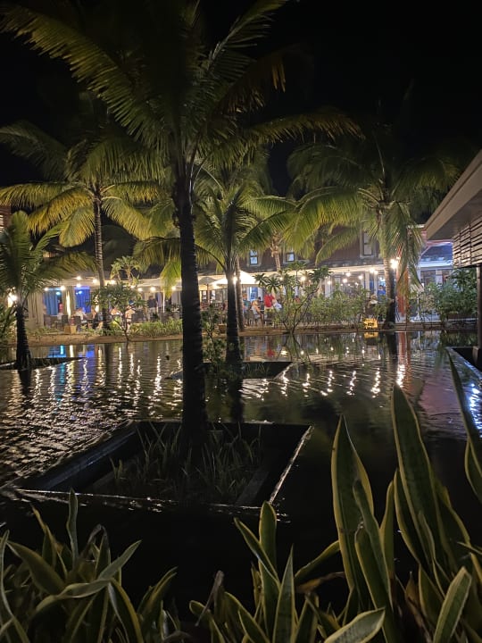 Gartenanlage Crystals Beach Resort Belle Mare, a member of Radisson Individuals