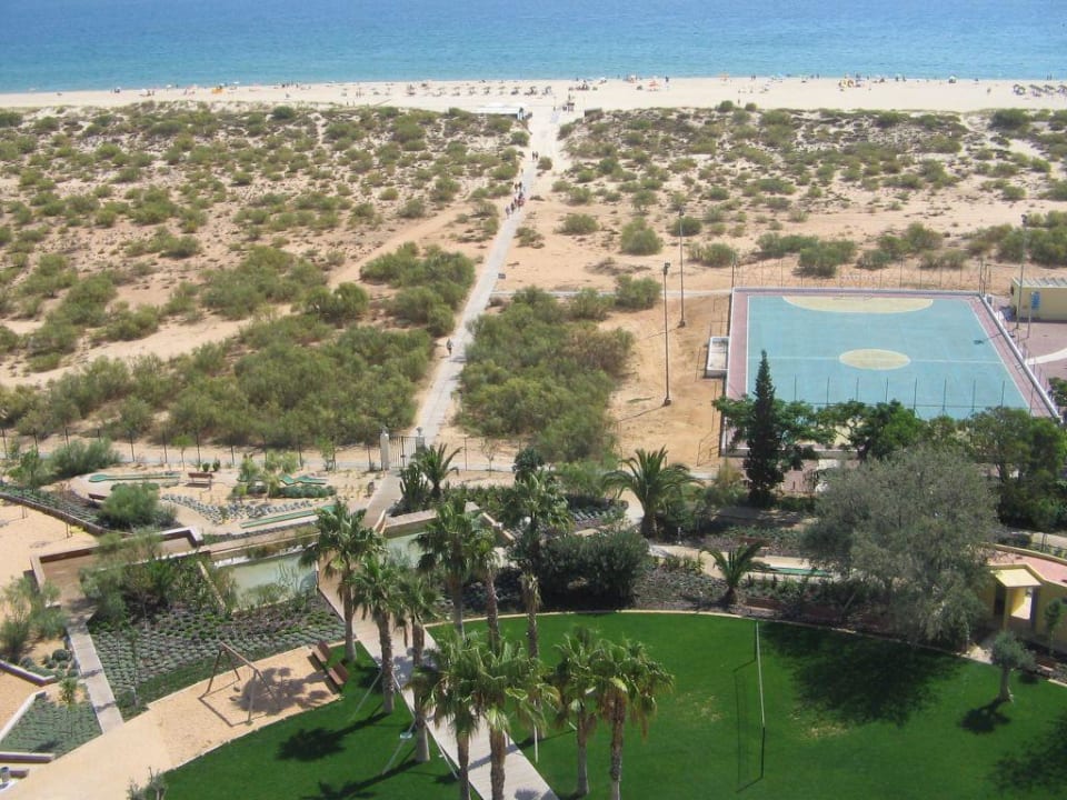 Blick vom 10. OG auf Garten und Strand Eurotel Altura