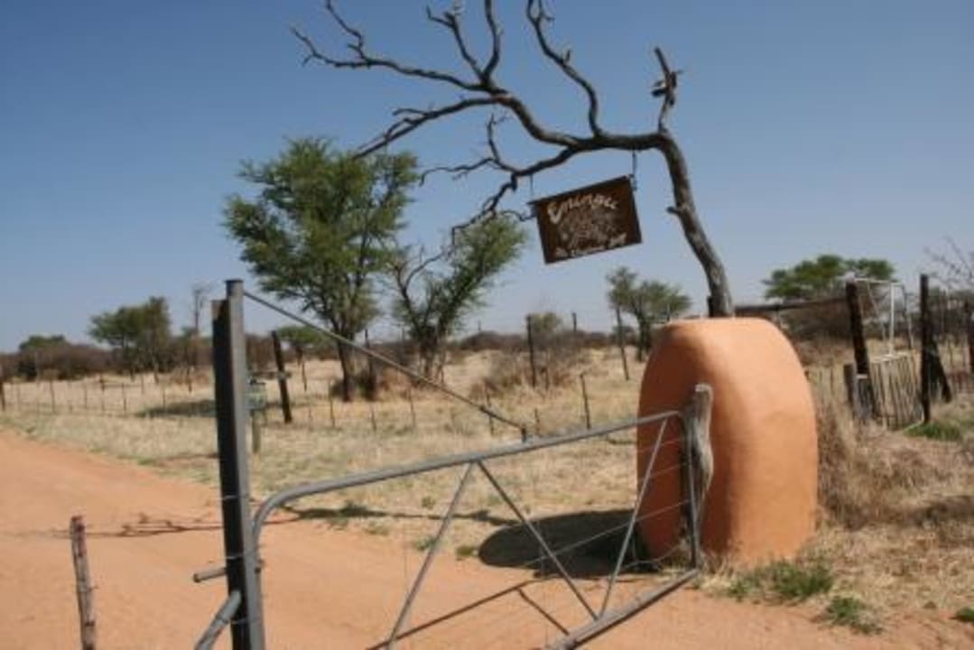 Farmtor Hotel Eningu Clay-House Lodge