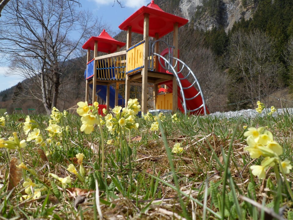 Blick auf einen Teil des Hoteleigenen Spielplatzes Familotel Bavaria