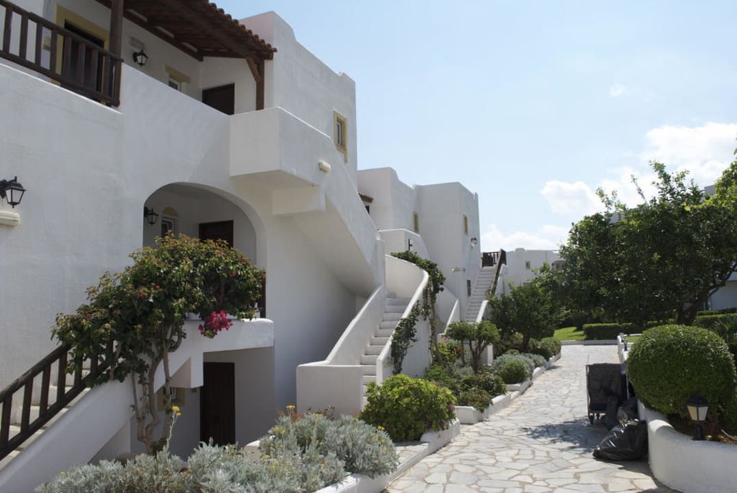 Aussenansicht der Zimmer Alexander Beach Hotel & Village Resort