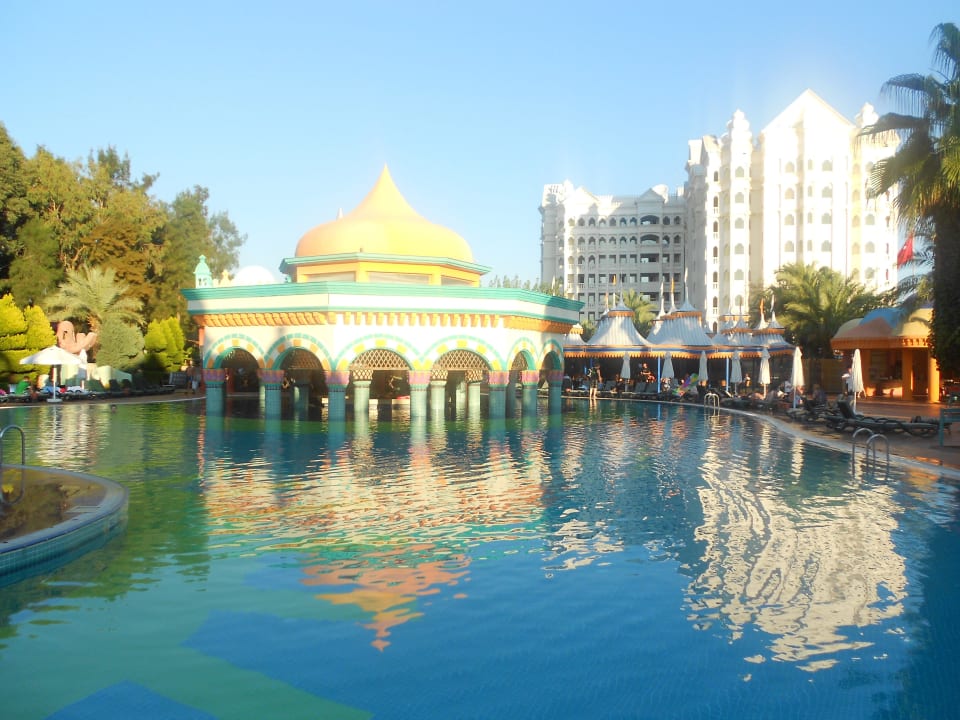 Poolbar Kamelya Aishen Club