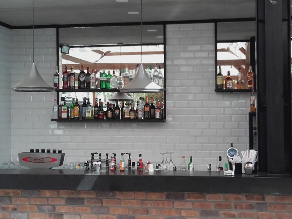 Bar im Außenbereich (hier gibt es die besten Cocktails) DoubleTree by Hilton Antalya-Kemer