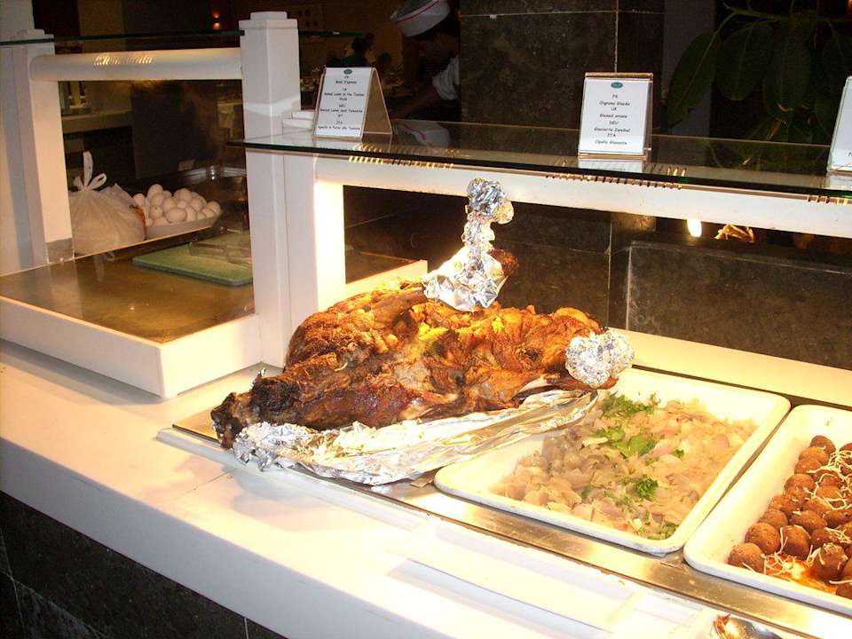 Ein ganzes Lamm The Orangers Beach Resort and Bungalows