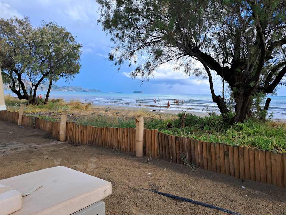 Strand Domes Aulūs Zante, Autograph Collection