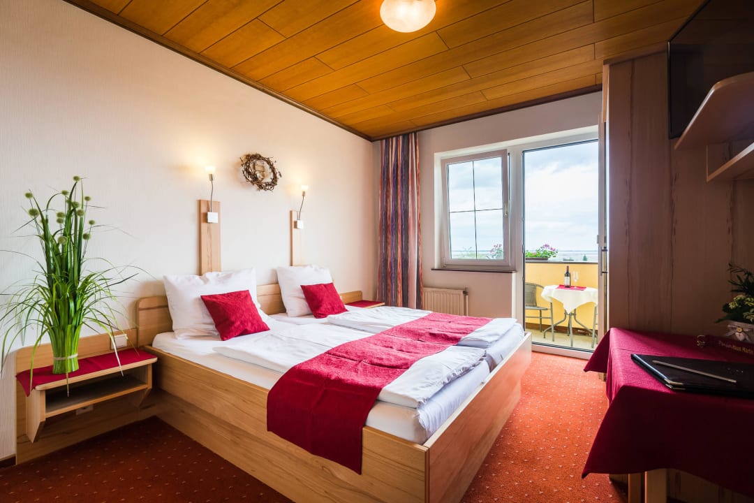 Gästezimmer m.Balkon Haus Martin - Weingut Schneeberger