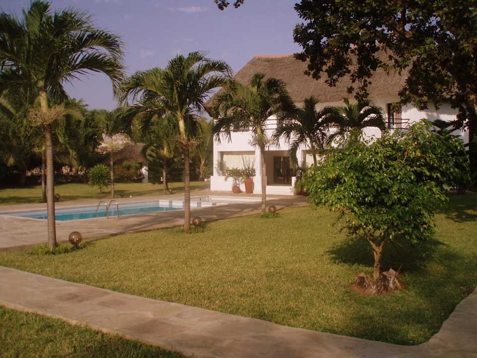 Garten / Pool Hotel Karibuni Rafiki Beach Resort