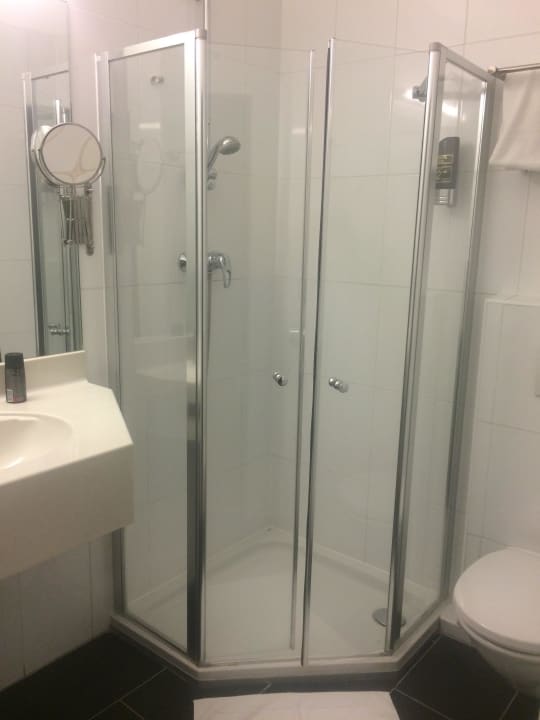 Dusche Arion Airport Hotel