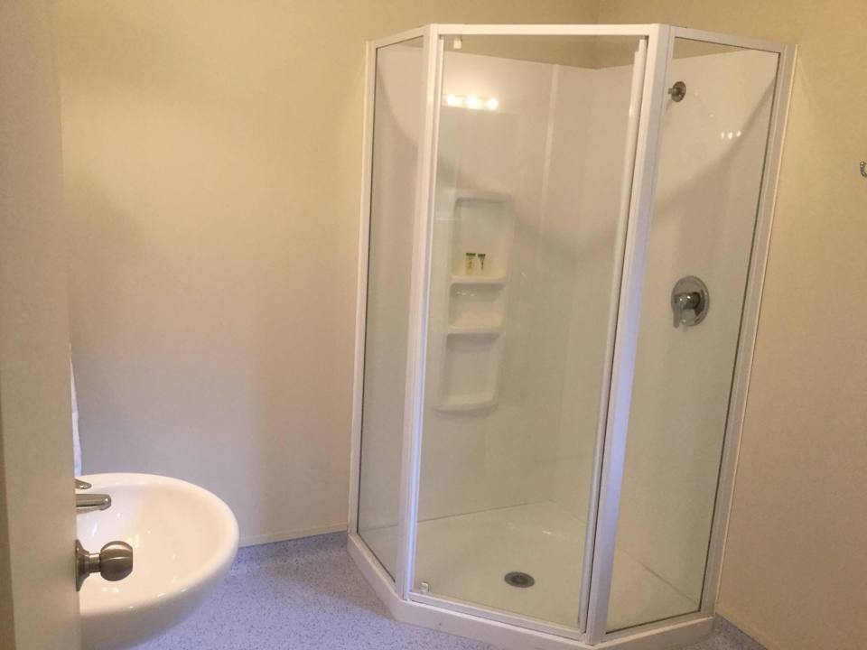 Dusche BKs Pioneer Motel