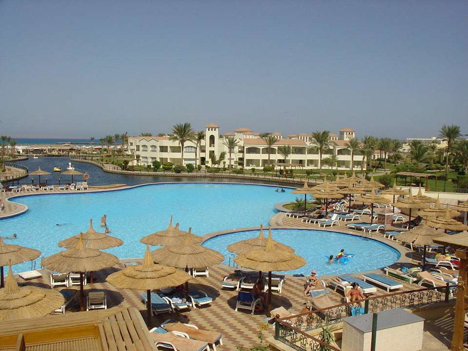 Poolanlage Teil der Poolanlage und das Haus 6000. Pickalbatros Dana Beach Resort - Hurghada