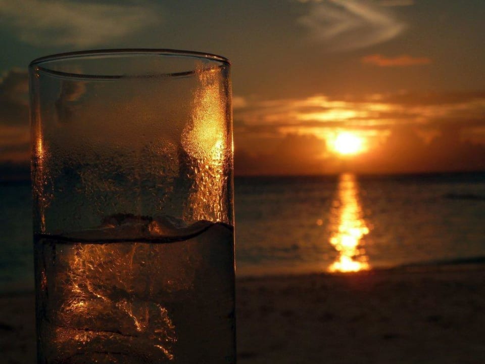 Sonnenuntergang von der Beachbar Fihalhohi Maldives