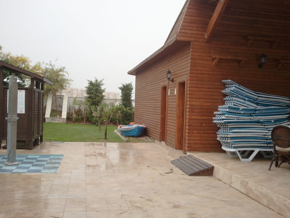 Da stand mal das Katzenhaus Saturn Palace Resort Hotel