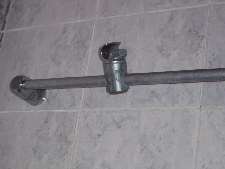 Wo man den Duschschlauch rein machen soll Hotel Nesrine