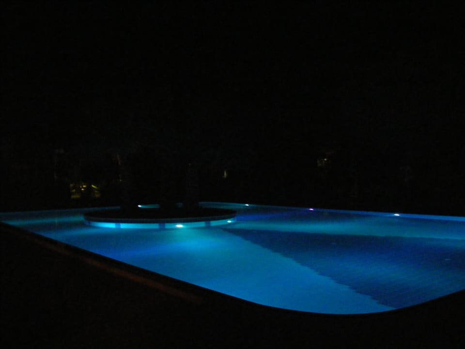 Ruhepool am Abend Calimera Serra Palace