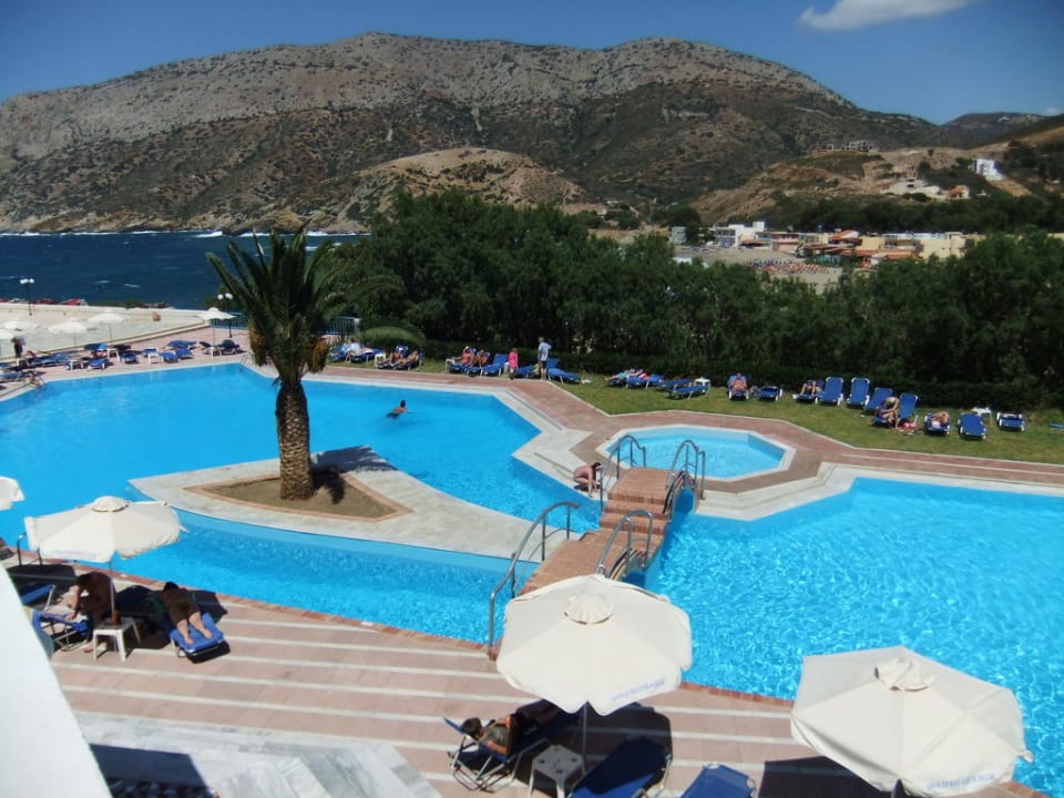 Einer von 3 Pools Fodele Beach & Water Park Holiday Resort
