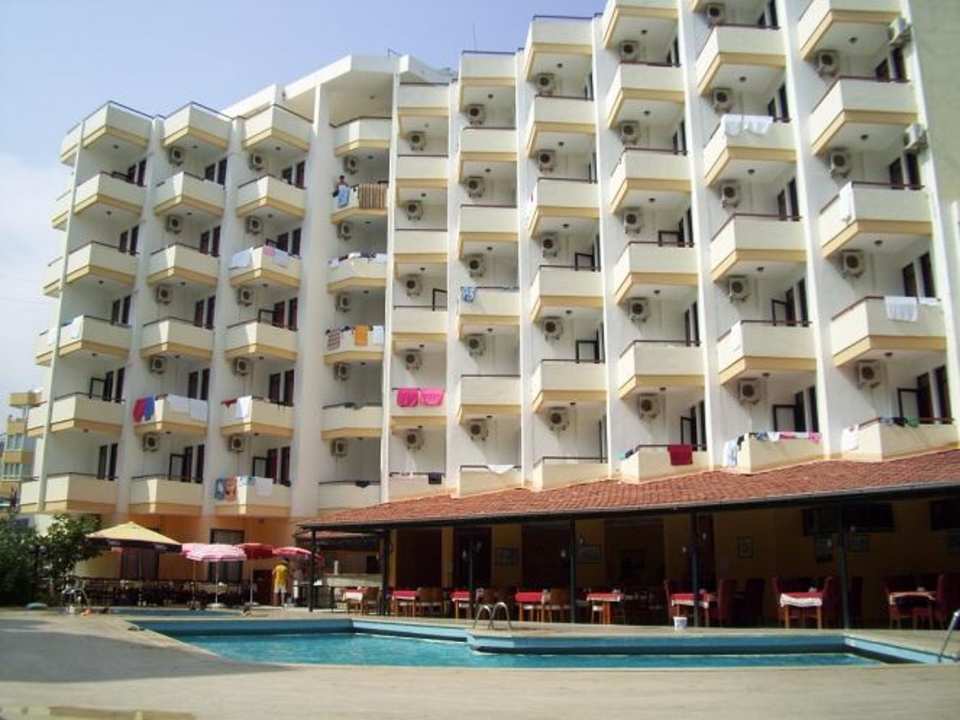 Hotel vom Pool aus Grand Atilla Hotel