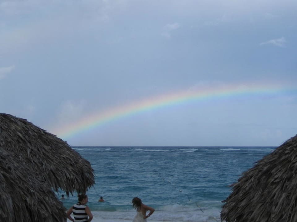 Regenbogen am Strand Iberostar Waves Punta Cana