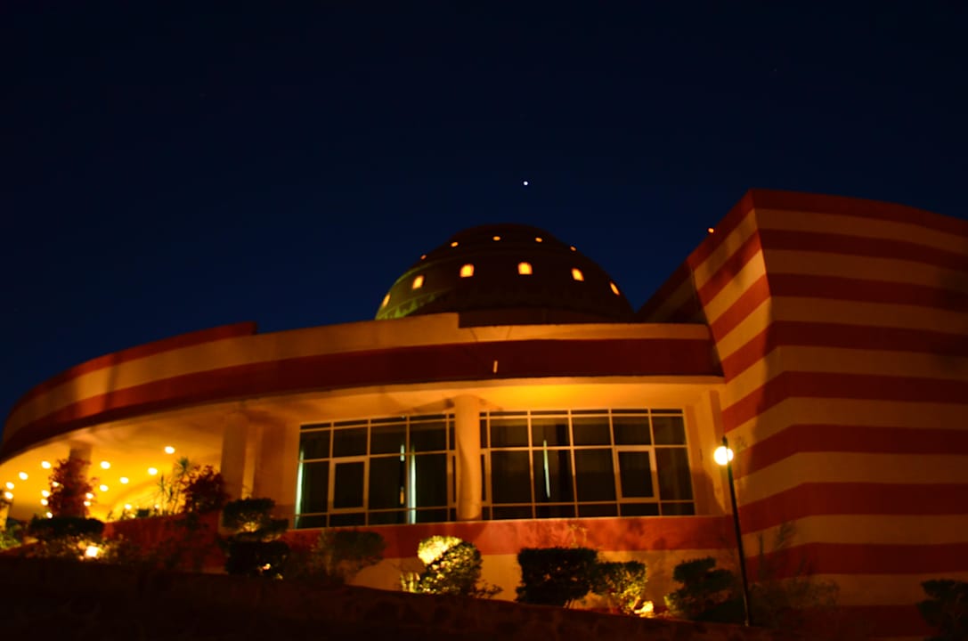 Budynek główny Malikia Resort Abu Dabbab