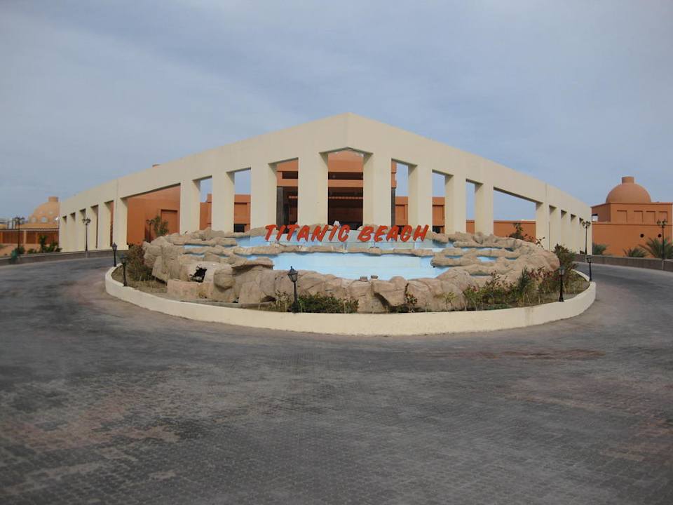 Einfahrt Titanic Beach Spa & Aqua Park
