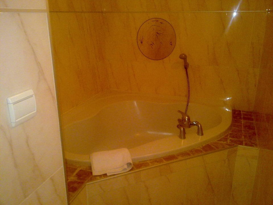 Das grosse Badezimmer Hotel Beausejour