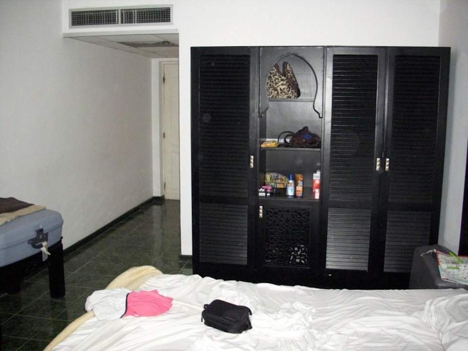 Schrank/Zugang Zimmer und Bad Pickalbatros Alf Leila Wa Leila Resort - Neverland Hurghada