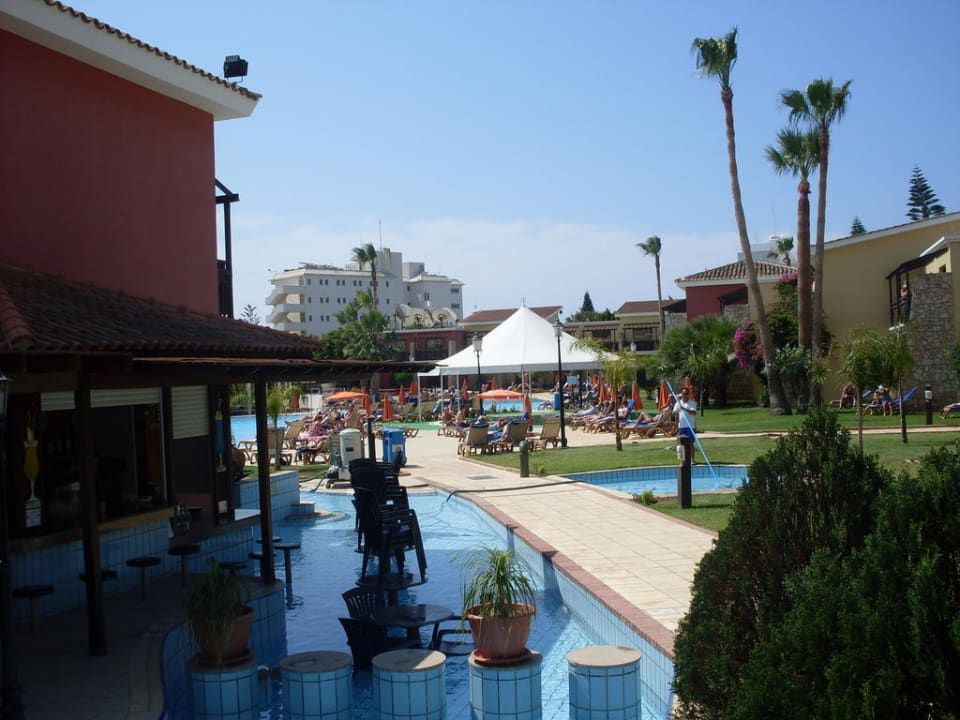 Eine der Poolbars Atlantica Aeneas Resort