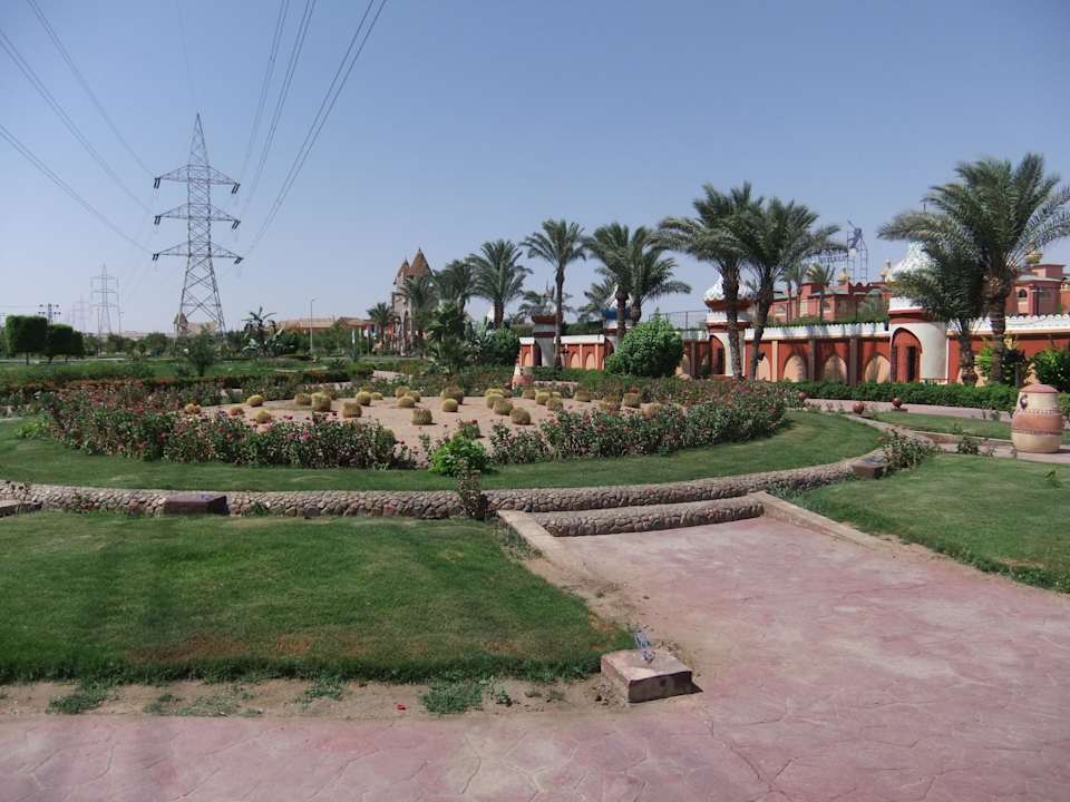 Haupteingang links daneben Jungle Aqua Park Pickalbatros Alf Leila Wa Leila Resort - Neverland Hurghada