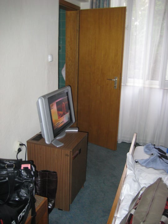 Kleiner Fernseher, Minibar Hotel Gildenhof