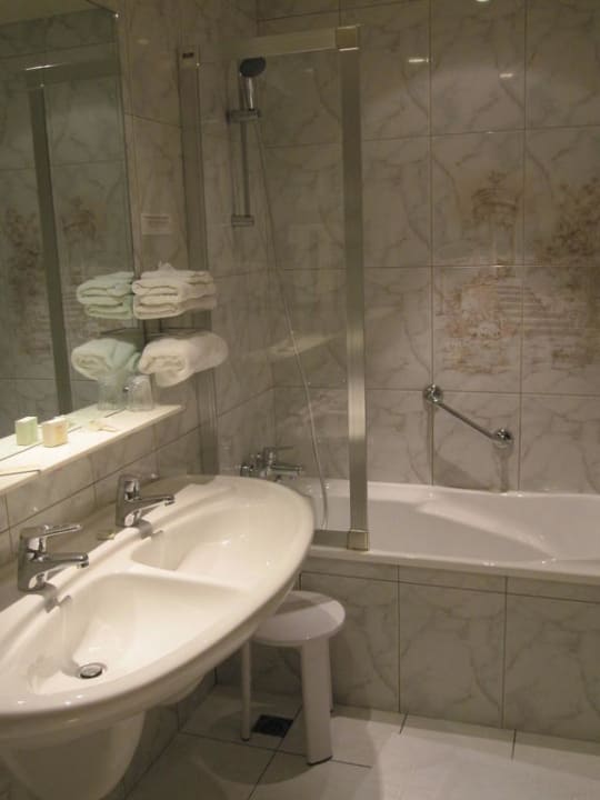 Badezimmer Hotel Restaurant Arcombelle