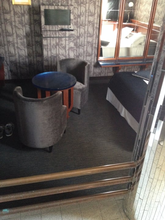 Blick vom Bad aufs Zimmer Hotel Le Berger