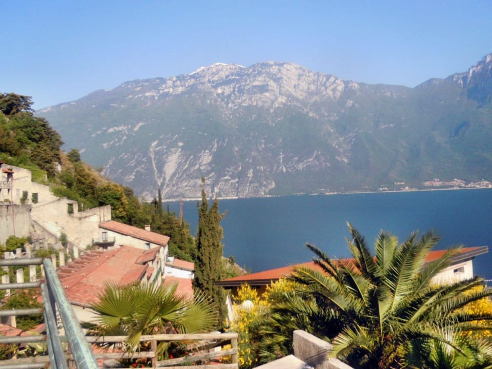 Blick auf den See von der Terrasse aus Centro Vacanze La Limonaia